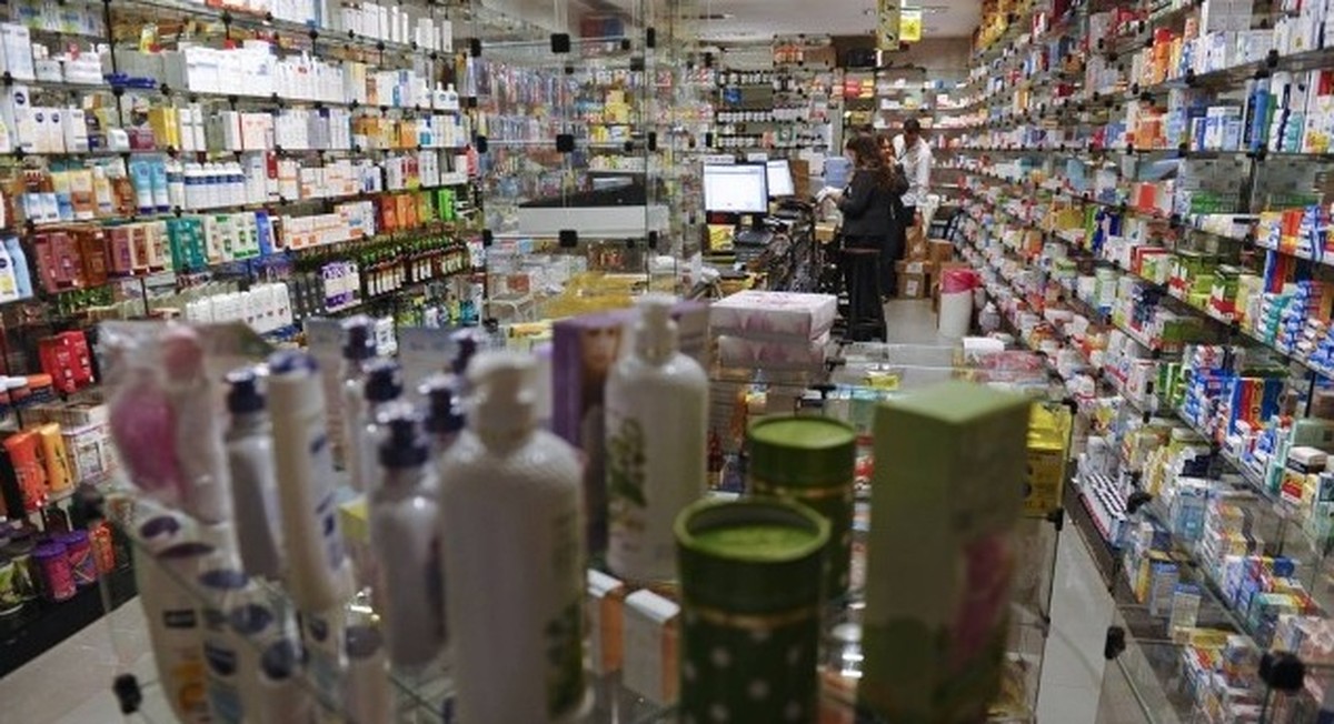 Associações de farmácias e supermercados concordam com venda de remédios em projeto