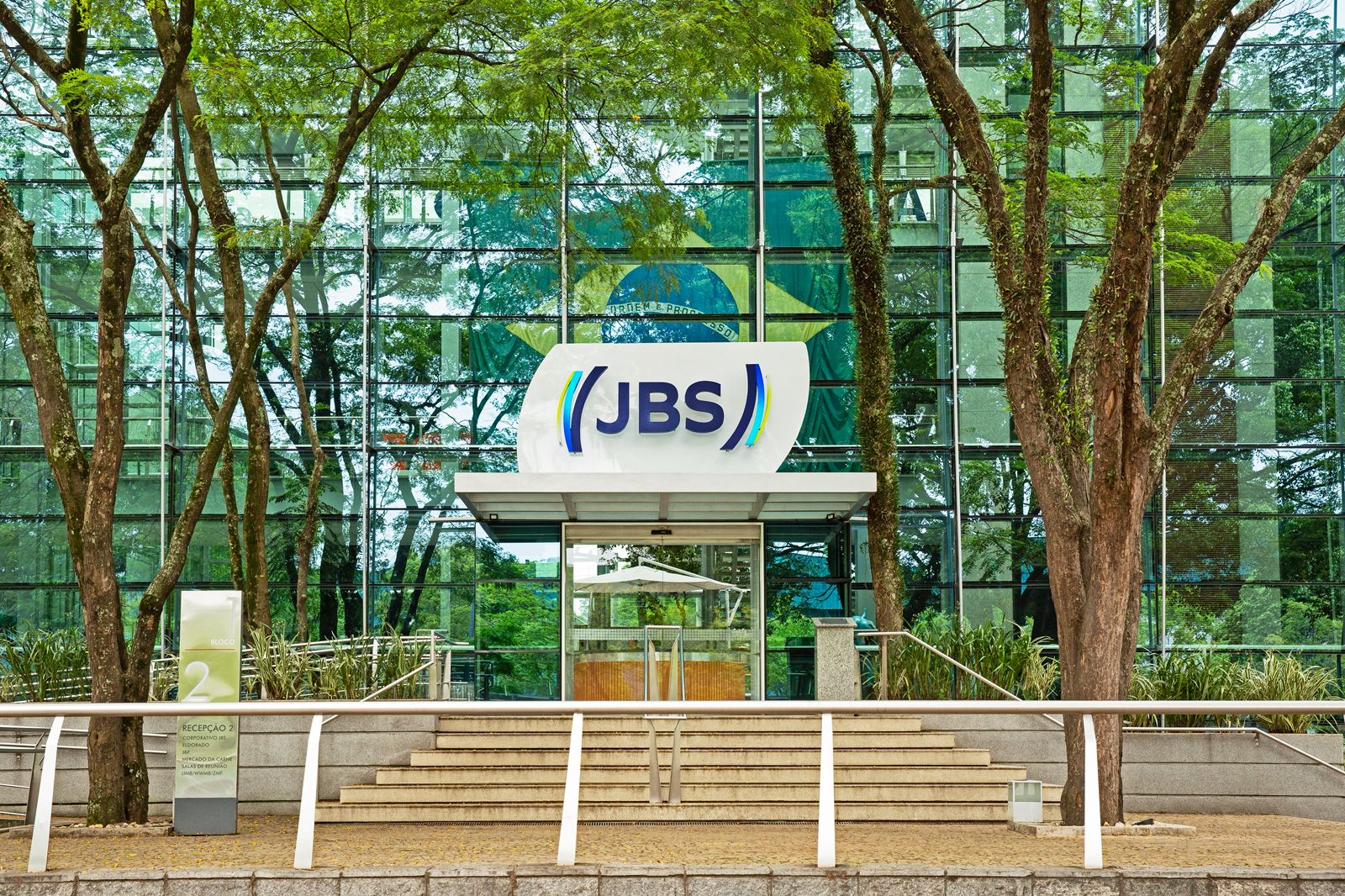 JBS anuncia pagamento de R$ 2,218 bilhões em dividendos nesta terça-feira