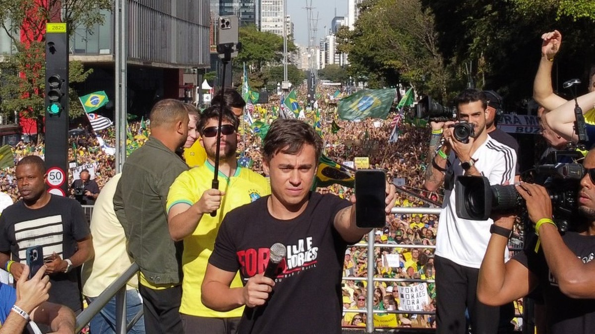 Petista solicita bloqueio de perfis de Nikolas por coação e obstrução de Justiça