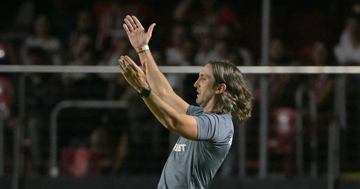 Zubeldía manteve sequência invicta do São Paulo, em primeira vitória do time jogando em casa nesta edição do torneio. (Foto: Nelson Almeida/AFP)