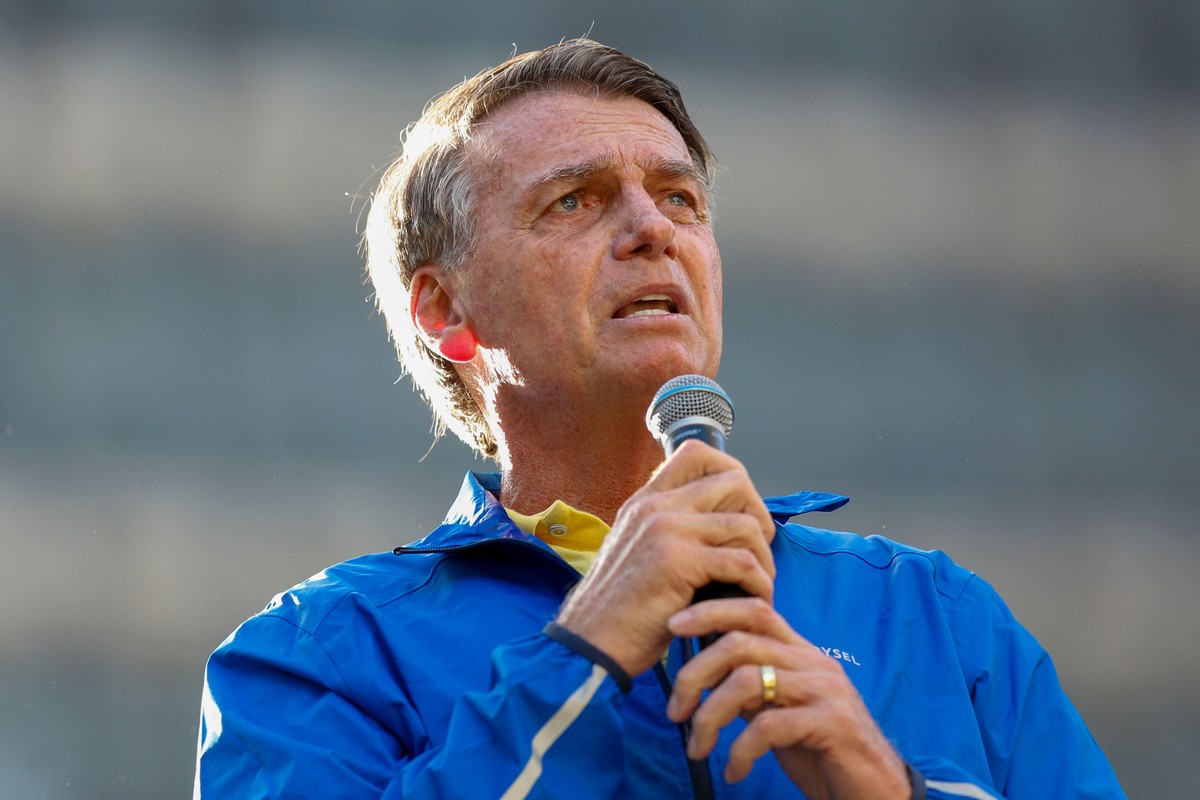 Bolsonaro se declara perseguido após ser acusado de liderar golpe no Brasil