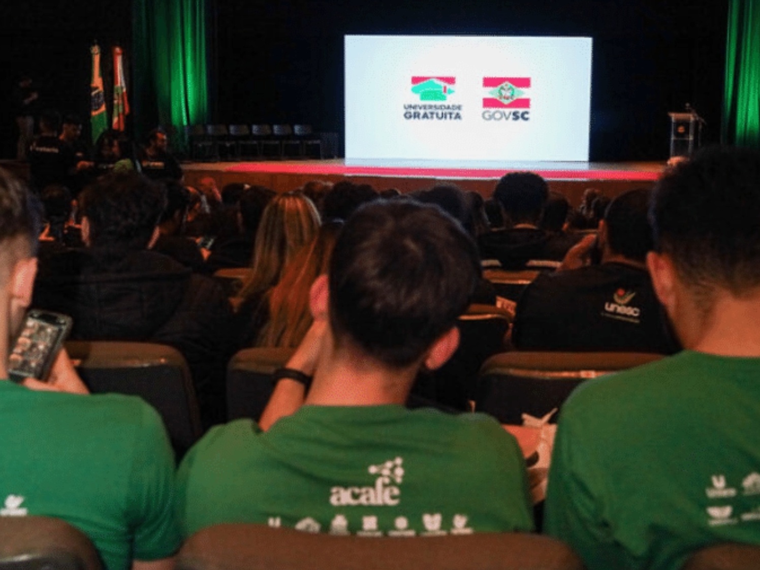 TCE revela 19 alunos com mais de R$ 200 milhões em Universidade Gratuita em SC