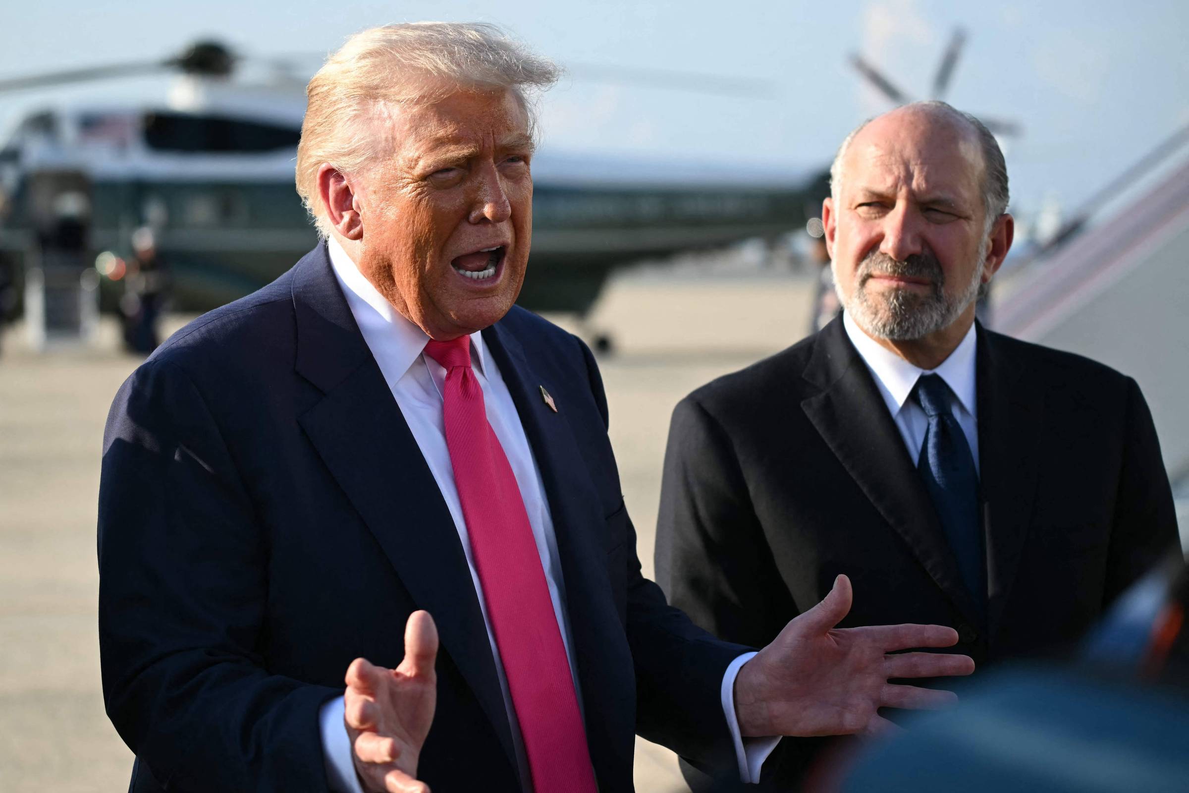 Tarifas comerciais de Trump impactam economia americana e consumidores locais