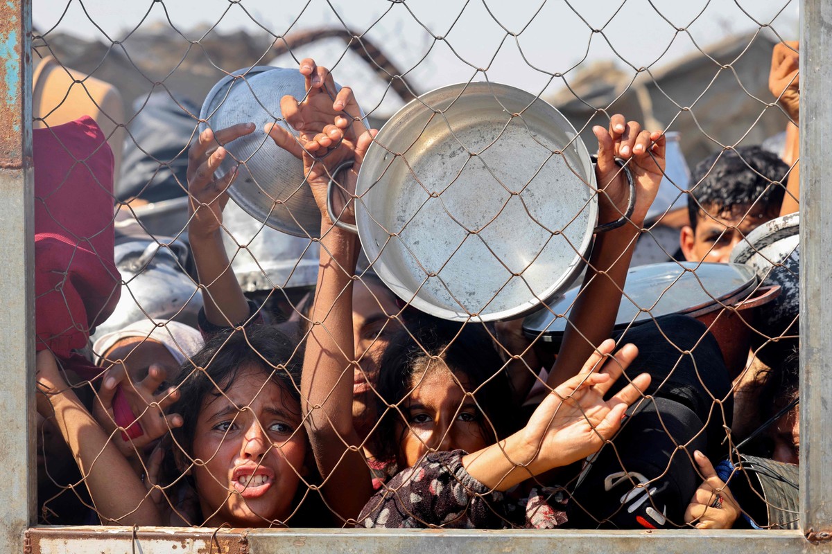 Gaza enfrenta crise humanitária com bloqueios e aumento da fome entre a população