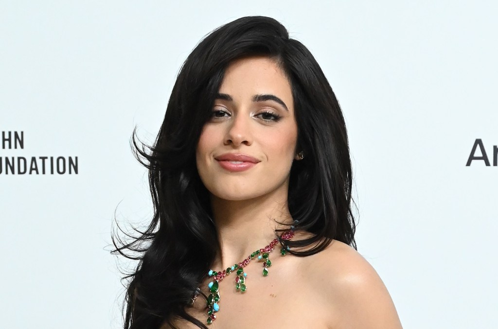 Camila Cabello celebra “Never Be the Same” com um bilhão de streams no Spotify