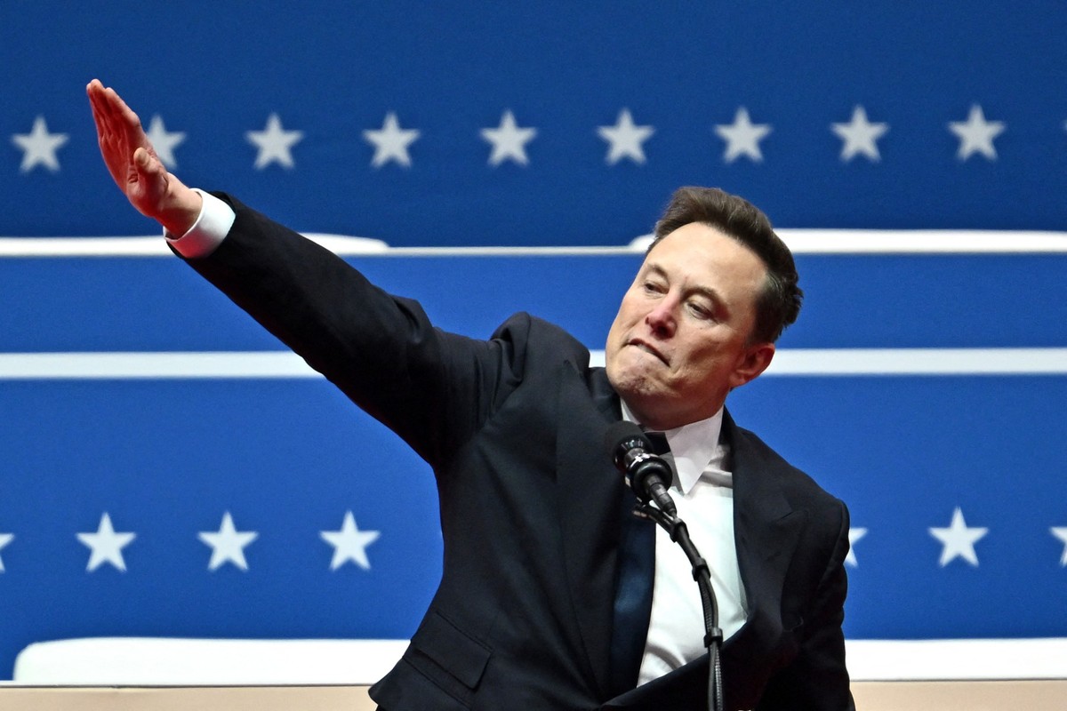 O CEO da Tesla e da SpaceX, Elon Musk, gesticula enquanto fala durante o desfile inaugural dentro da Capitol One Arena, em Washington, DC, em 20 de janeiro de 2025. (Foto: ANGELA WEISS/AFP)  
Vicky Safra continua sendo a mulher mais rica do Brasil. (Foto: Paulo Giandalia/Estadão)