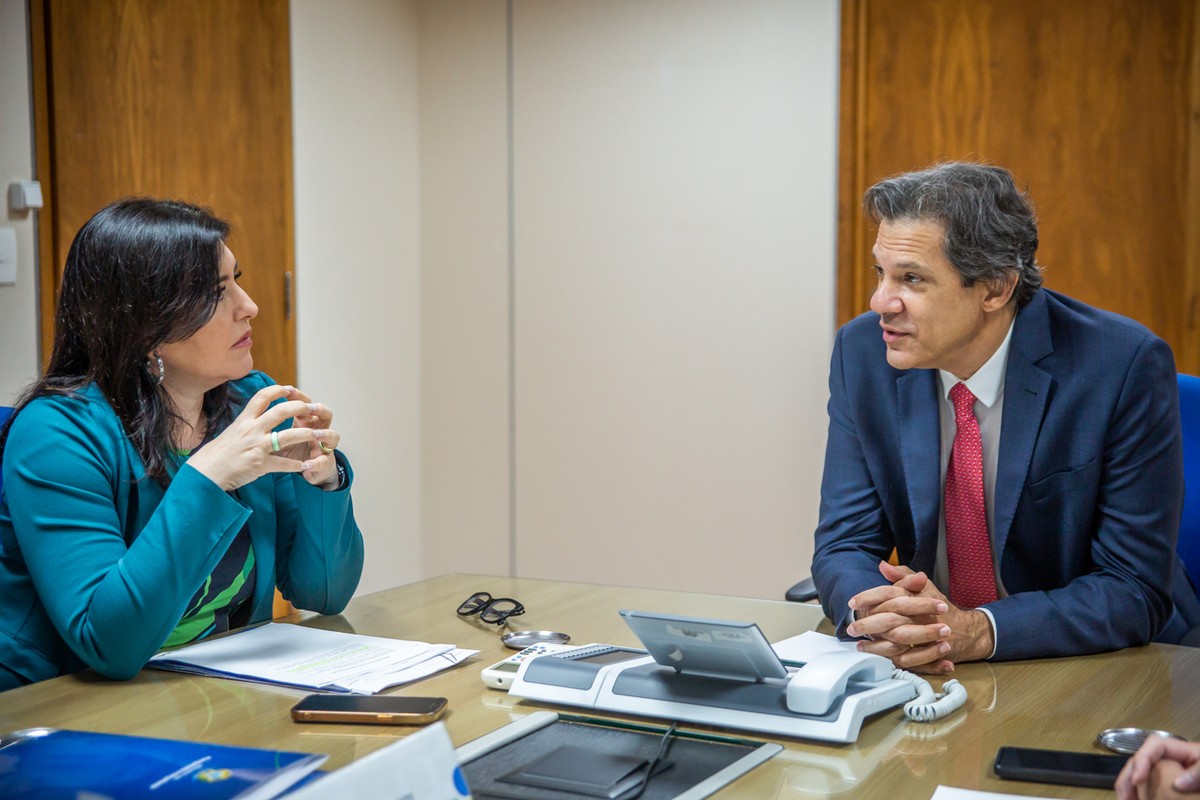 Governo adota congelamento de gastos e muda estratégia fiscal em novo orçamento