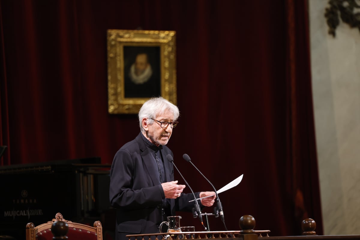 El actor José Sacristán, em ato sobre Antonio Machado na RAE (Foto: Claudio Álvarez)