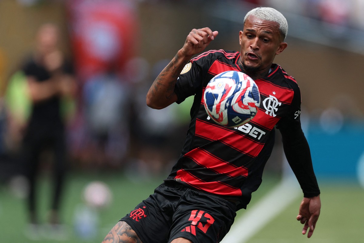 Roma intensifica negociações para contratar Wesley do Flamengo