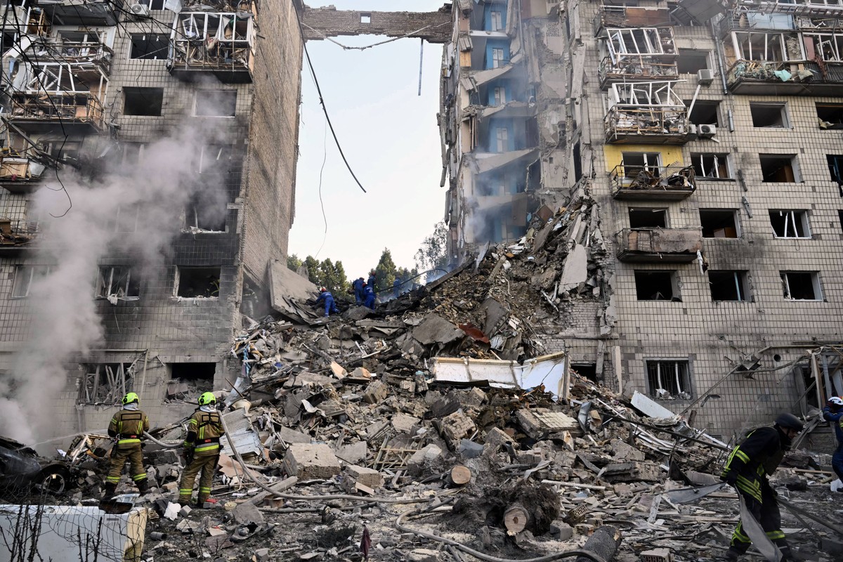 Ataque russo em Kiev deixa 28 mortos e aumenta tensão na região