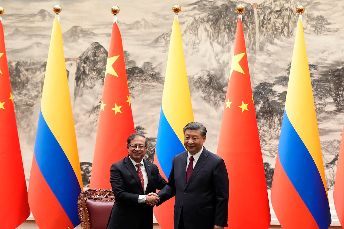 Gustavo Petro e Xi Jinping no Grande Palácio do Povo, em Pequim, China, no dia 25 de outubro de 2023. (Foto: Ken Ishii/Getty Images)