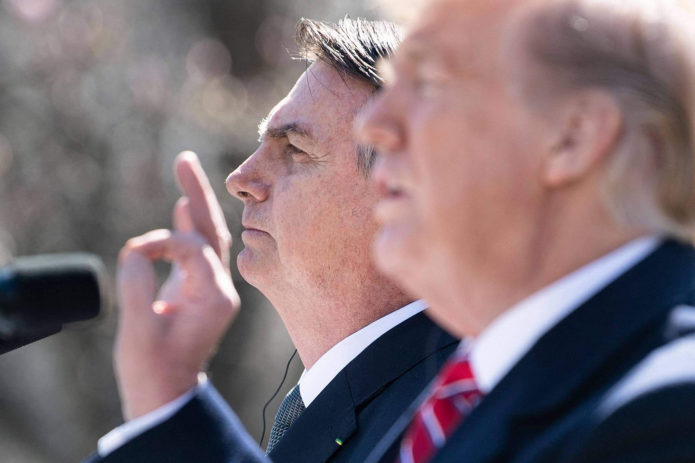 Bolsonaro enfrenta dilema sobre tarifas de Trump que podem beneficiá-lo