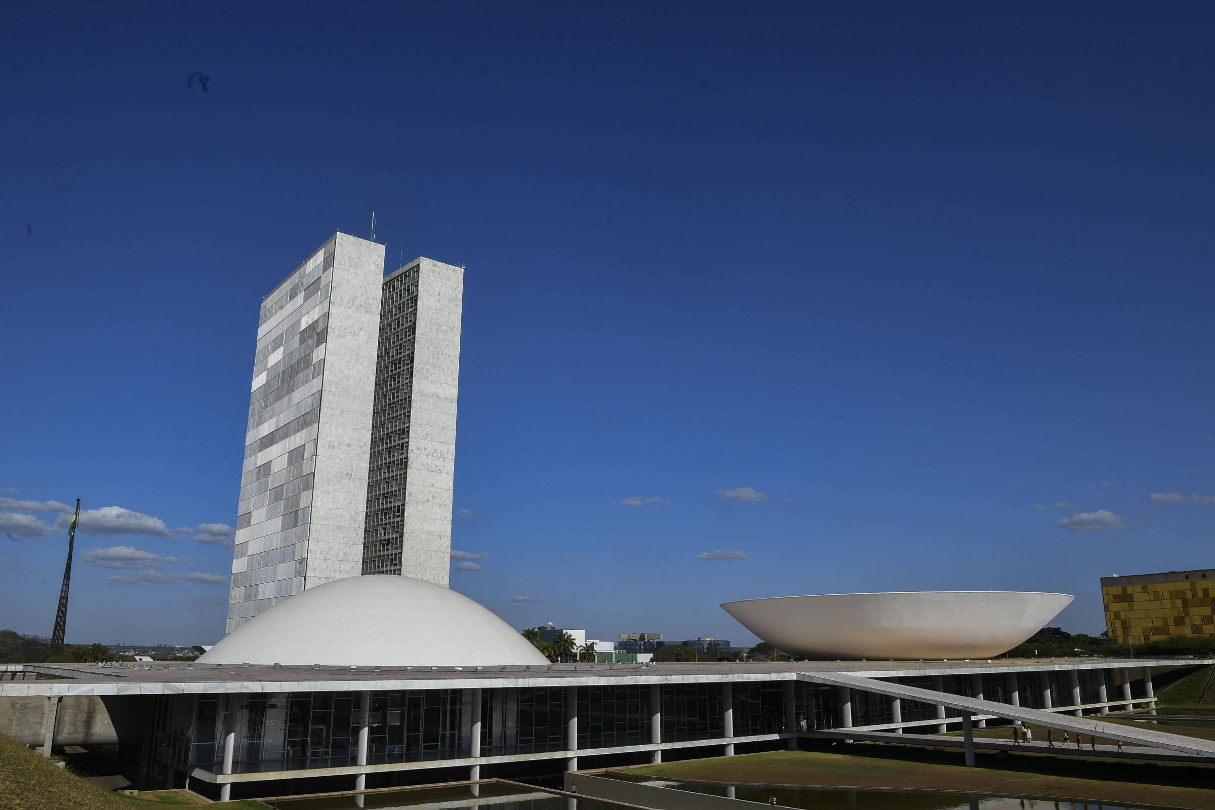 Hugo Motta anuncia perda de mandato de sete deputados após retotalização de votos