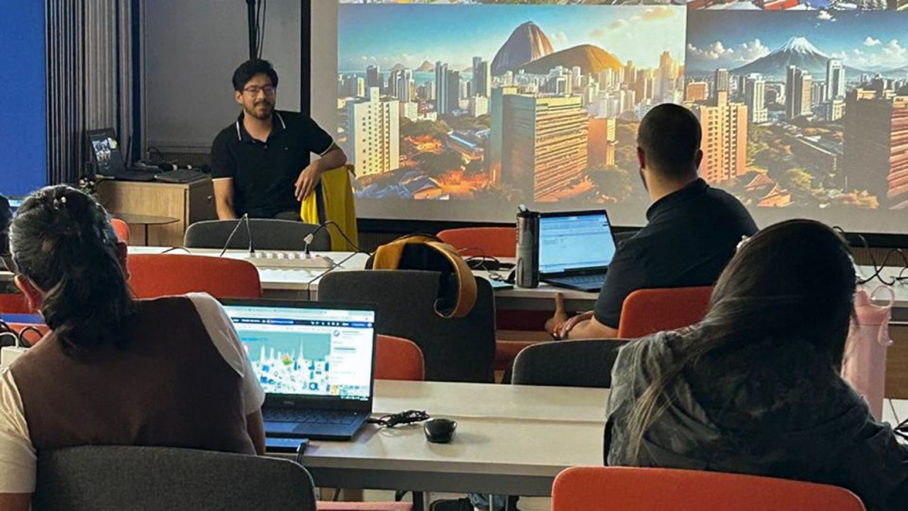 OpenAI, Anthropic e Microsoft promovem capacitação de professores em inteligência artificial