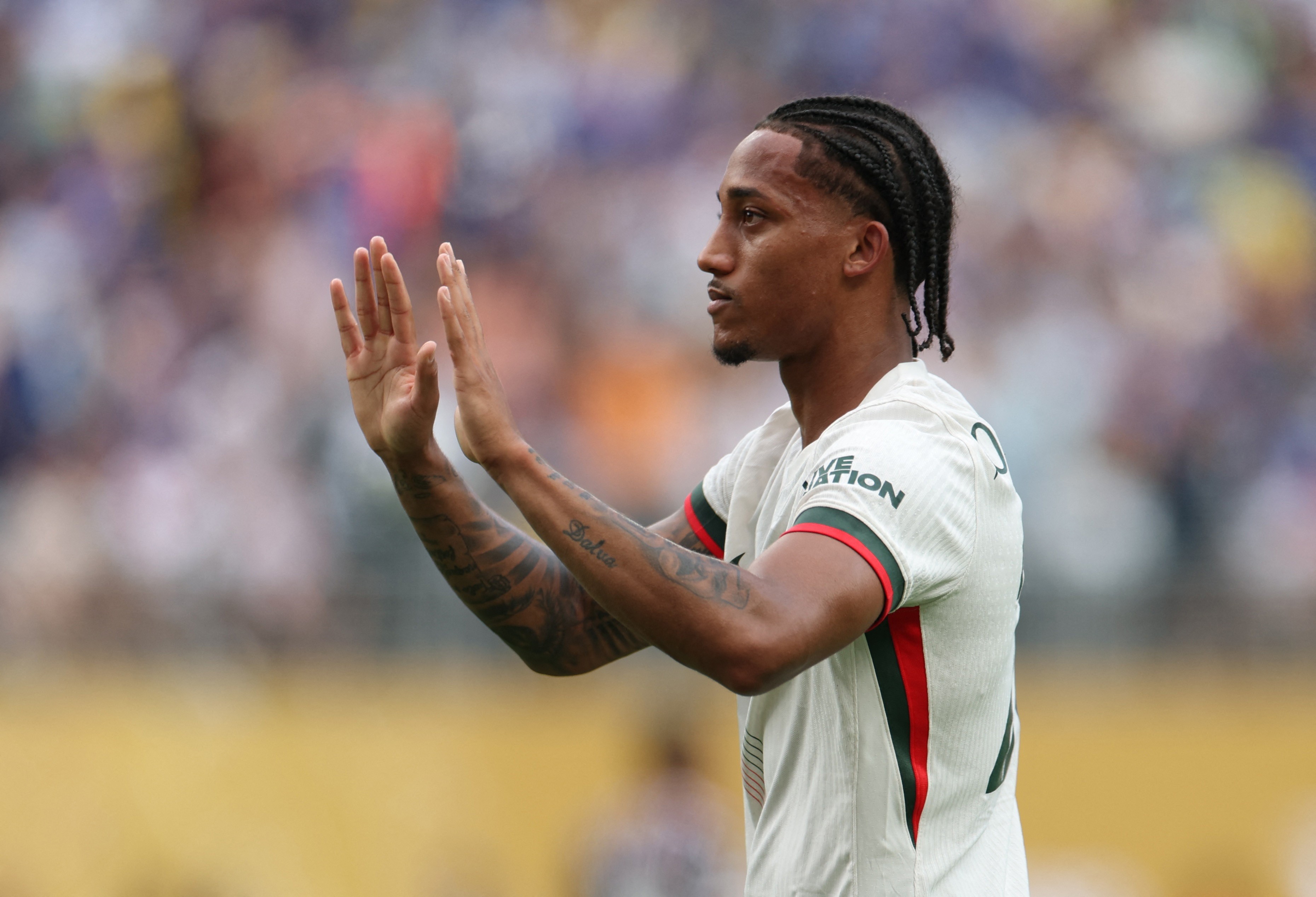João Pedro pede desculpas à torcida do Fluminense após marcar gol decisivo