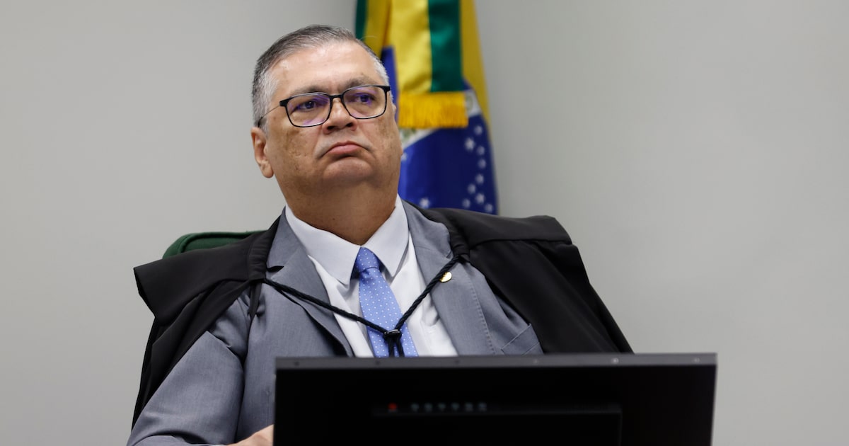 Dino justifica medidas restritivas a Bolsonaro por 'risco de fuga'