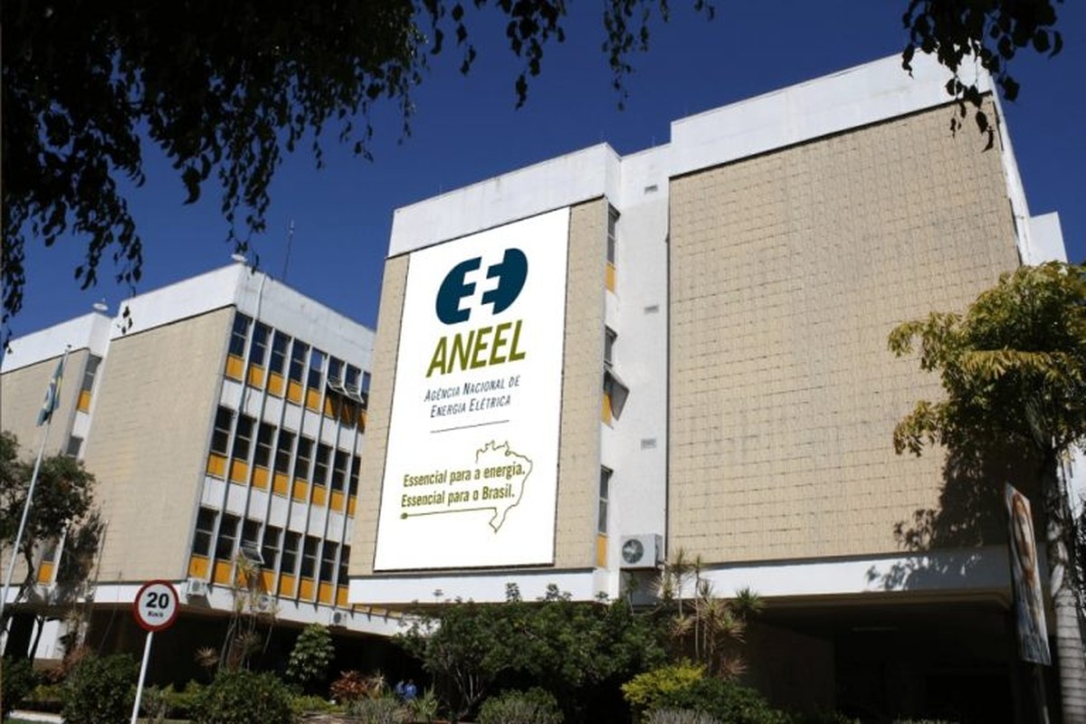 Aneel anuncia cortes significativos em fiscalização e atendimento devido ao orçamento