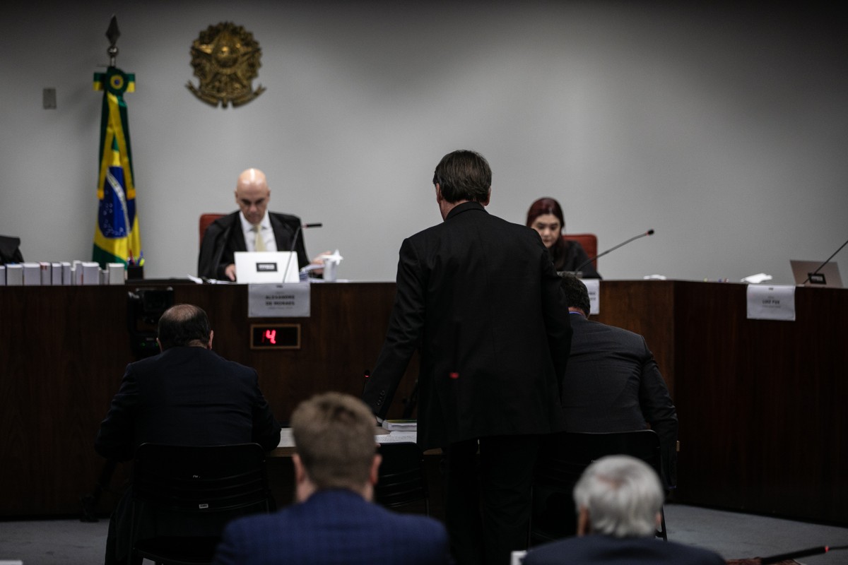 Nova investigação sobre Trump dificulta redução de pena para Bolsonaro, dizem especialistas