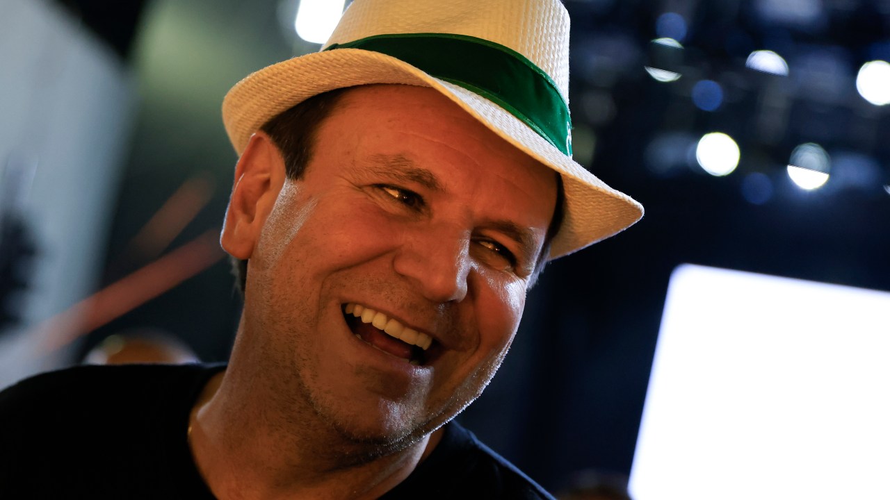 Eduardo Paes lidera pesquisas e se destaca como favorito ao governo do Rio