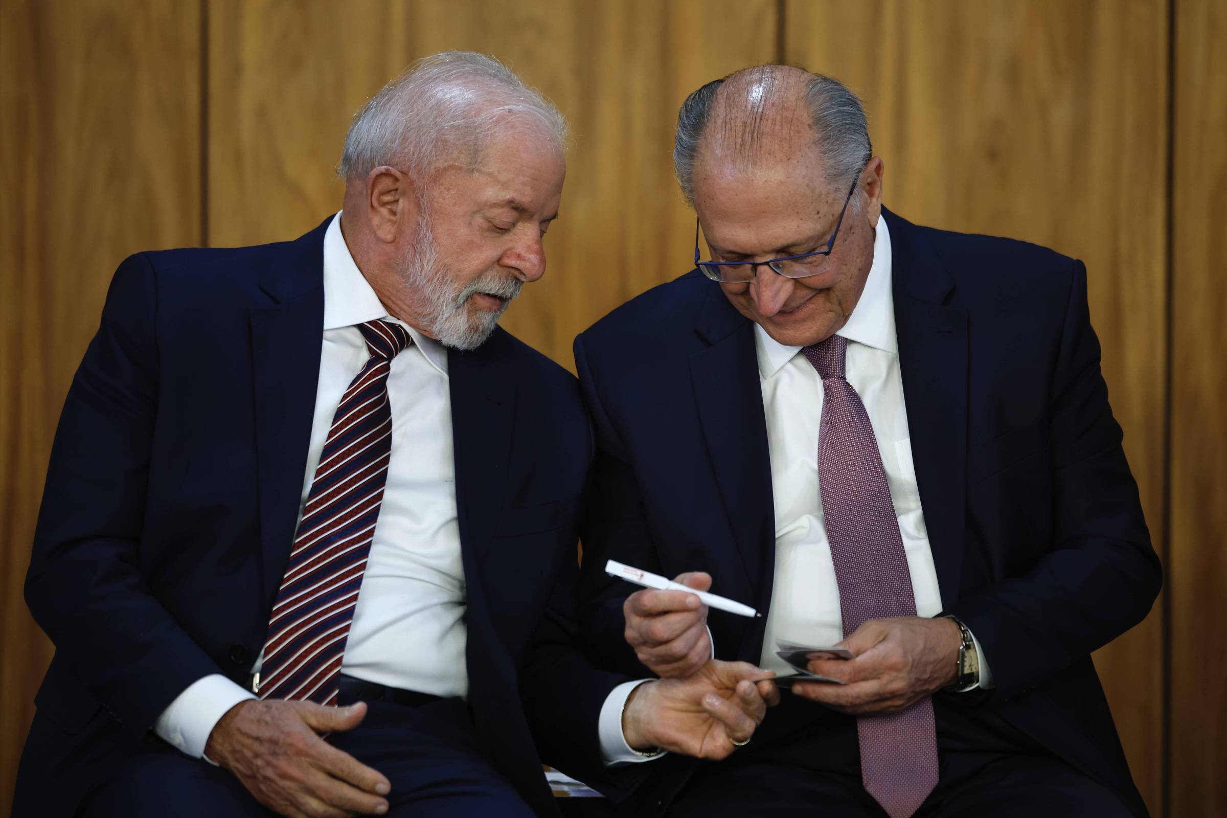 Governo Lula solicita exclusão de alimentos e Embraer de tarifas de Trump