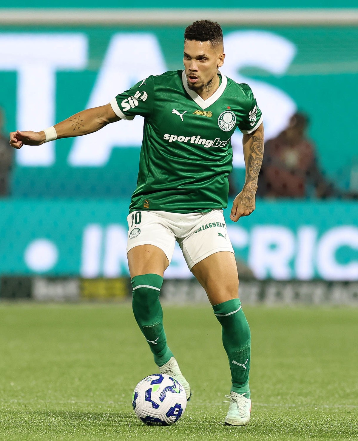 Palmeiras controla carga de Paulinho durante preparação para o Mundial de Clubes