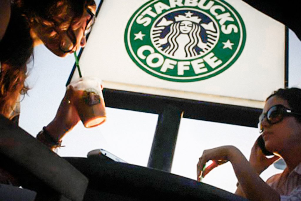 Ações da Starbucks sobem após rumores de venda de negócios na China
