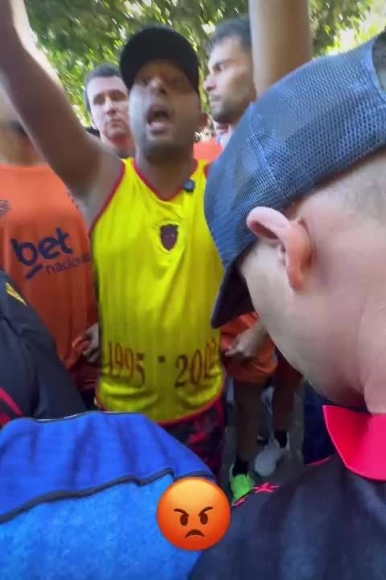 Torcedores do Sport invadem CT e agredem jogadores durante protesto