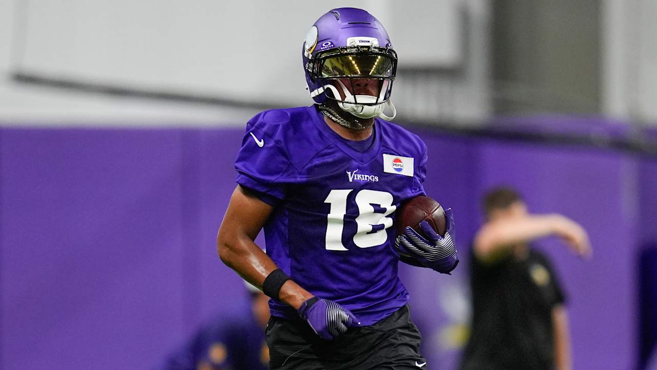 Justin Jefferson é diagnosticado com leve lesão na coxa, afirma técnico dos Vikings