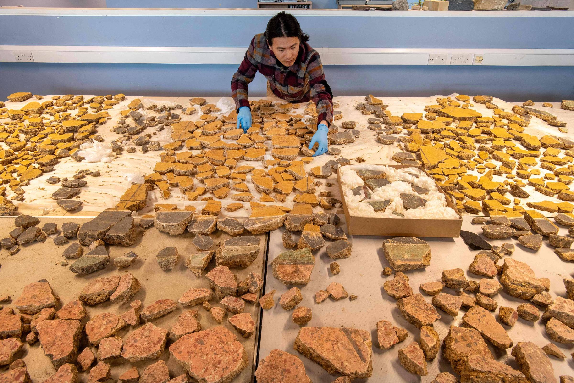 Arqueólogos reconstroem afrescos romanos de 1.800 anos com milhares de fragmentos