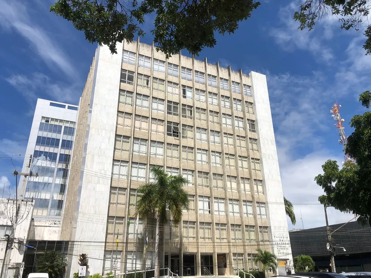 TJ de Sergipe: furando o teto (Foto: G1)