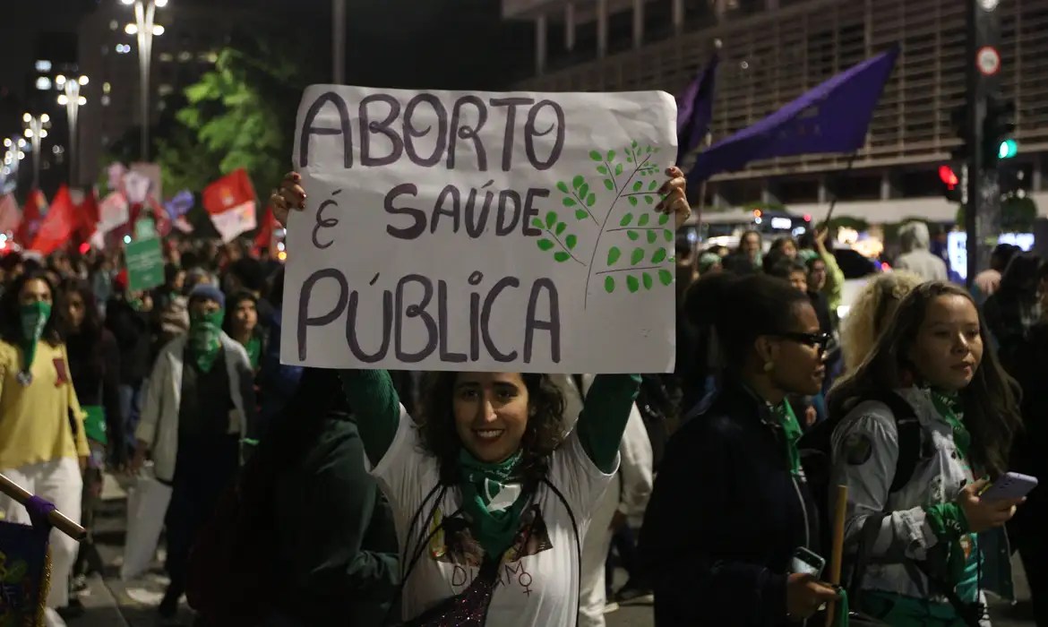 Justiça do Rio anula lei que obrigava cartazes antiaborto em hospitais