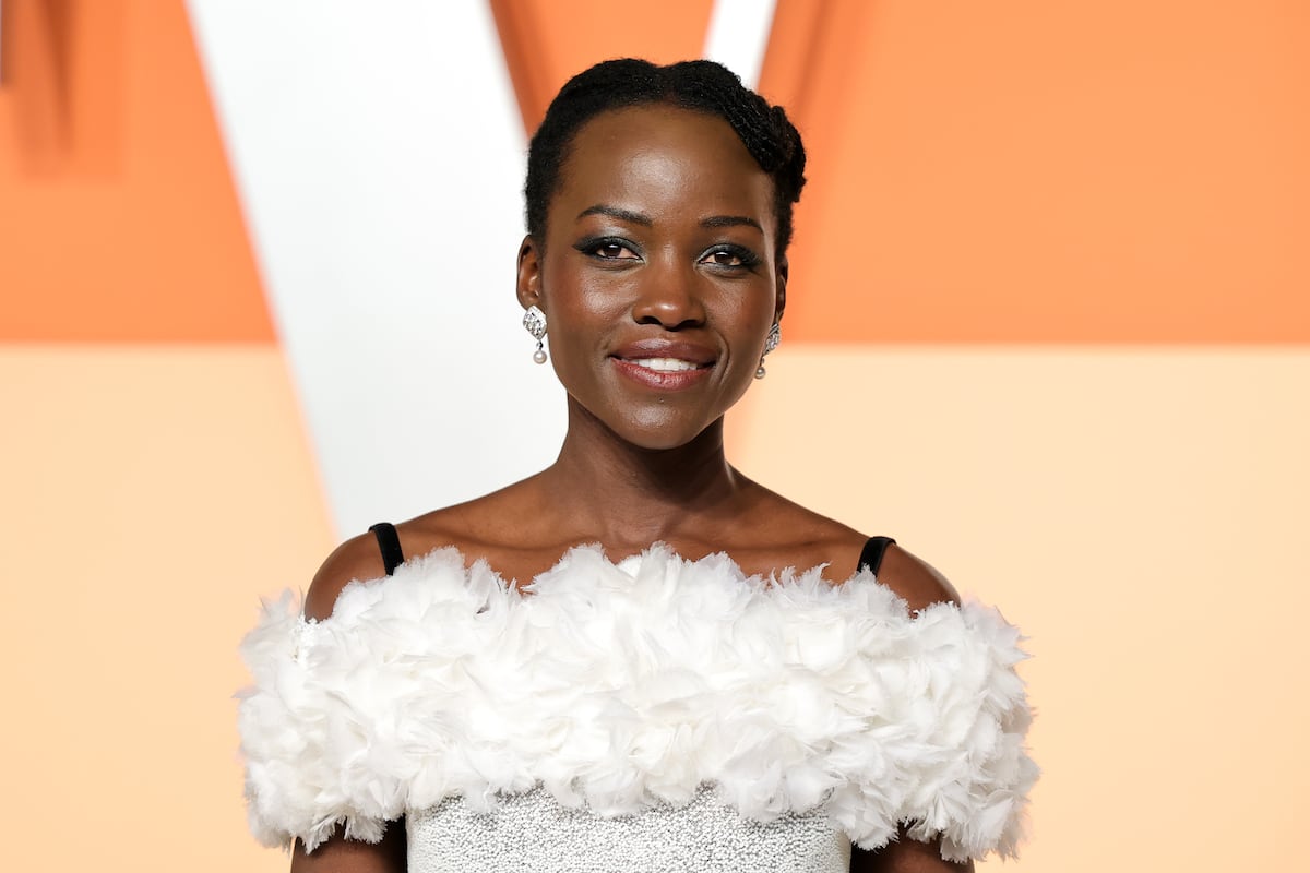 Lupita Nyong’o compartilha sua experiência com mioma uterino e dor menstrual