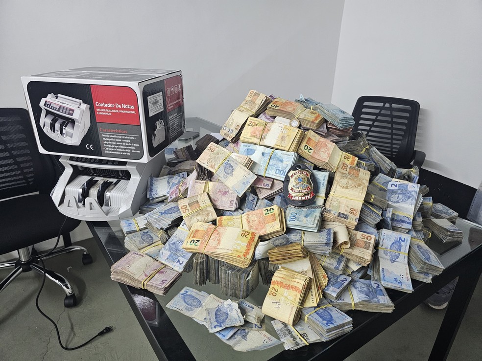 Polícia Federal apreende R$ 500 mil em operação contra tráfico de drogas em BH
