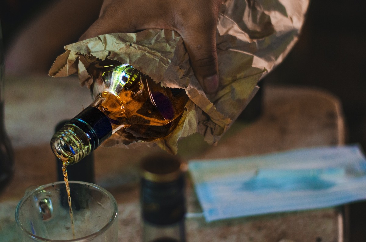 Liraglutida e semaglutida reduzem consumo de álcool em pacientes com obesidade