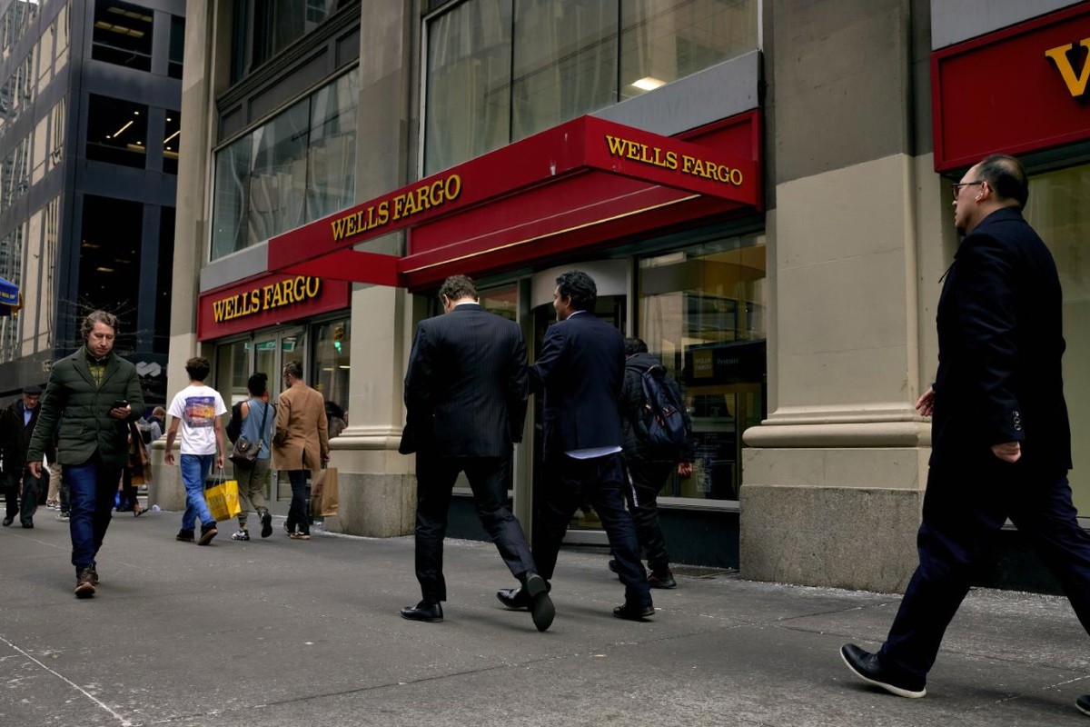 China retém executiva de banco e funcionário americano, intensificando tensões diplomáticas