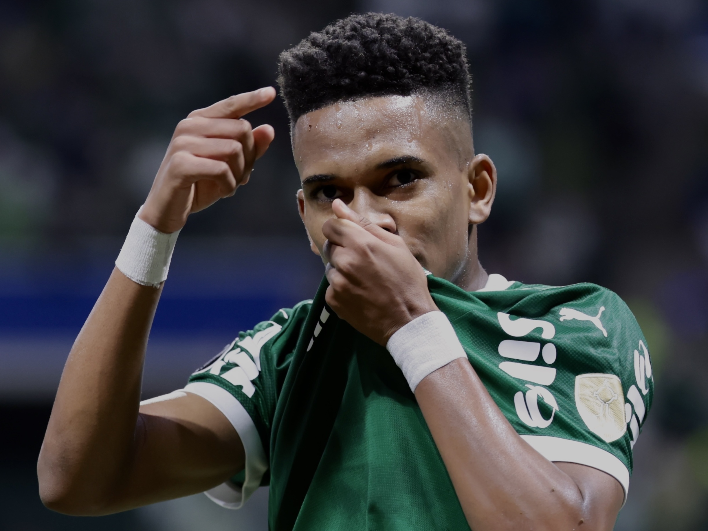 Estêvão comemora gol em Palmeiras x Sporting Cristal, duelo da Libertadores. (Foto: Marcello Zambrana/AGIF)