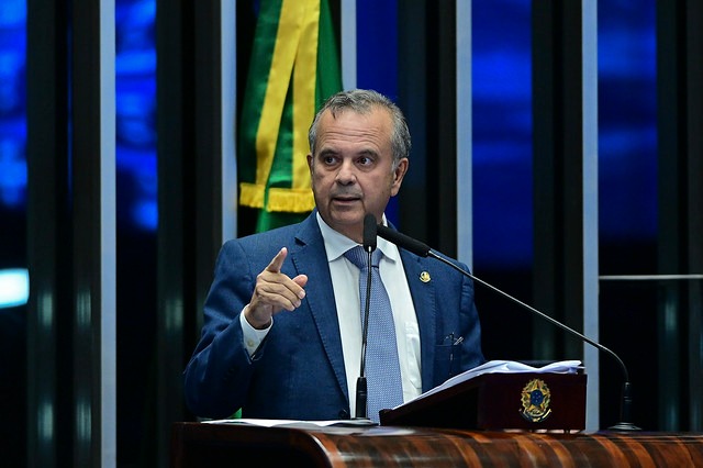Líder da oposição critica prisão de Bolsonaro e fala em estado de exceção