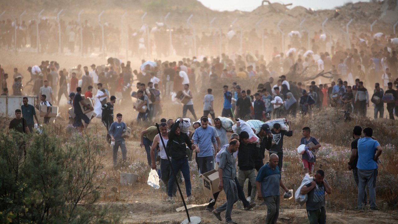 Gaza: 20 pessoas morrem sufocadas por gás lacrimogêneo em centro humanitário