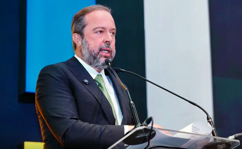 Ministro acredita que Petrobras deve promover nova redução nos preços dos combustíveis