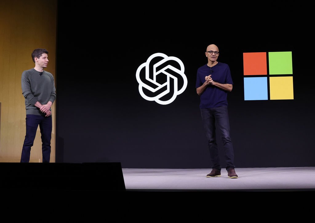 OpenAI considera modelo aberto e pode agravar crise com a Microsoft