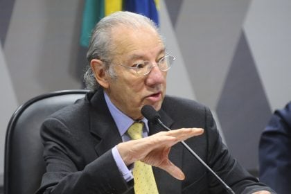 Trump prioriza interesses econômicos e Brasil deve manter negociações, afirma ex-embaixador