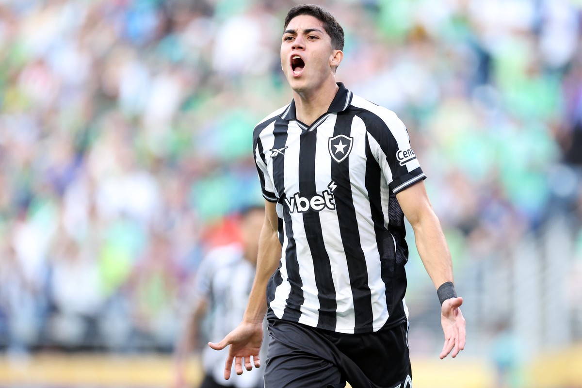 Botafogo confirma transferência do zagueiro Jair para o Nottingham Forest