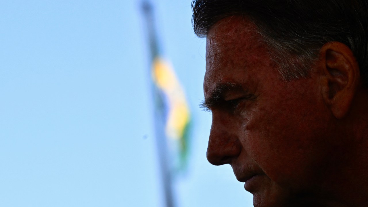 Bolsonaro afirma que a lei de Deus é sua prioridade diante de Moraes