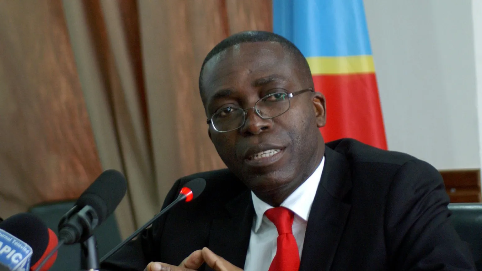 Ex-primeiro-ministro da RDC é condenado a trabalho forçado por corrupção