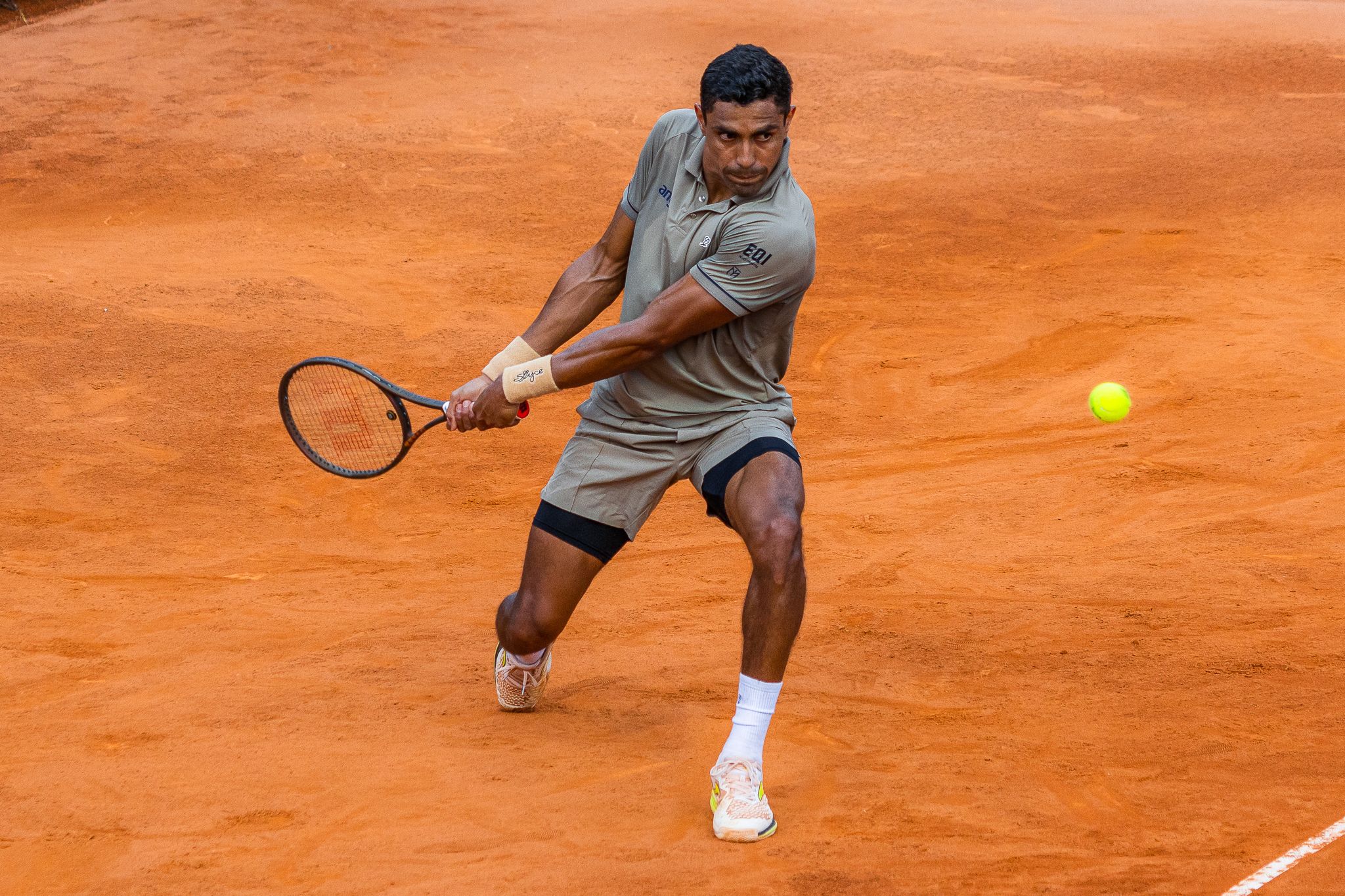 Monteiro é eliminado na primeira rodada do torneio de Bastad após virada difícil