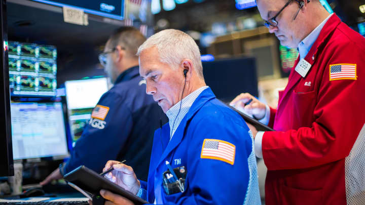 Traders trabalham no pregão da Bolsa de Valores de Nova York em 1º de maio de 2025. (Foto: NYSE)