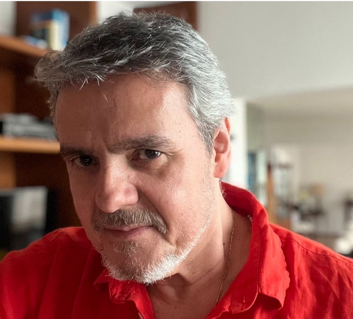 Cassio Gabus Mendes dirige série policial com Klara Castanho no papel principal
