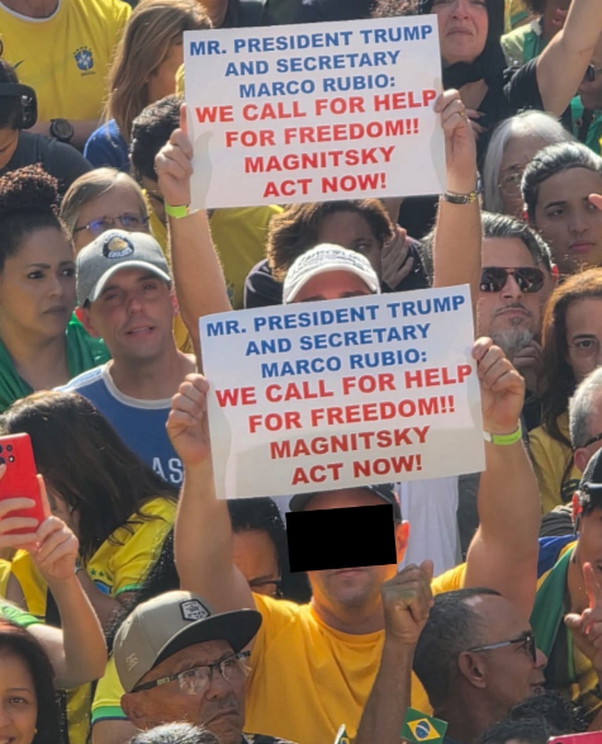 Bolsonaristas apoiam sanções de Trump contra Alexandre de Moraes em ato público