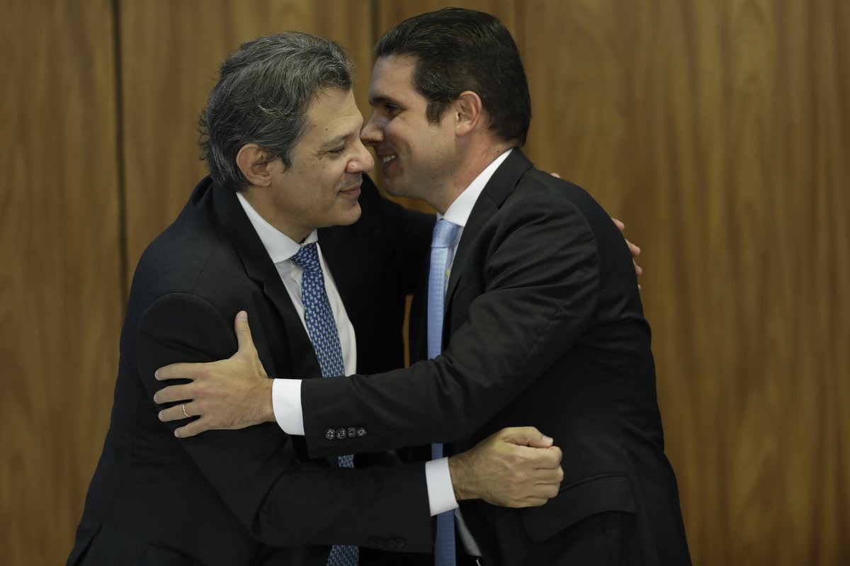 Líderes se reúnem com Fazenda para discutir questões sobre o IOF antes de audiência