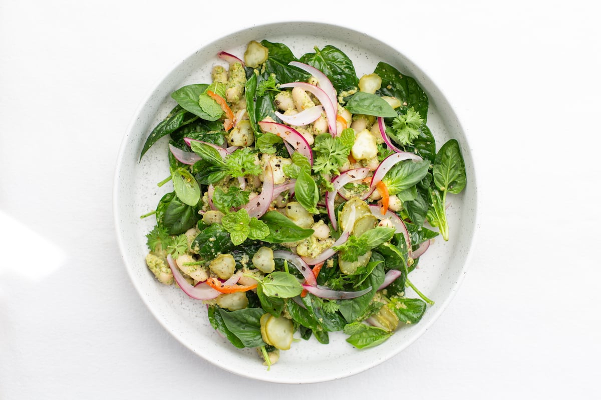 Aprenda a preparar saladas deliciosas com dicas de chef profissional